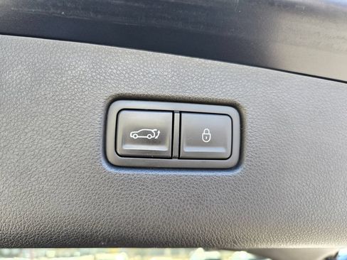 Used 2022 Genesis GV70 2.5T w/ Select Package AWD/4WD image 10