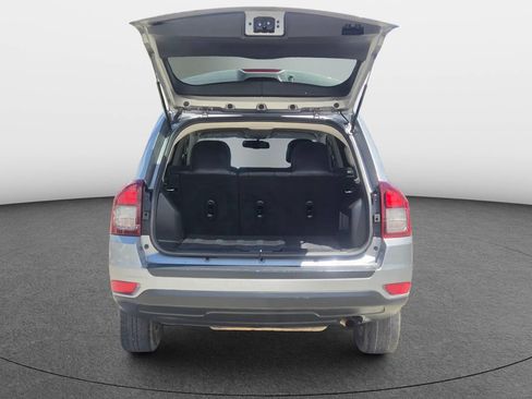 Used 2017 Jeep Compass Latitude FWD image 7