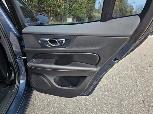 Used 2020 Volvo S60 T5 Momentum image 28