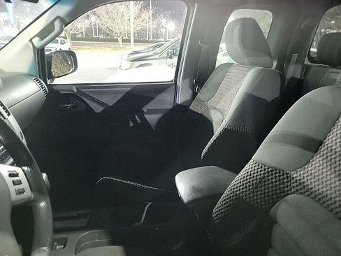 Used 2015 Nissan Frontier SV image 22