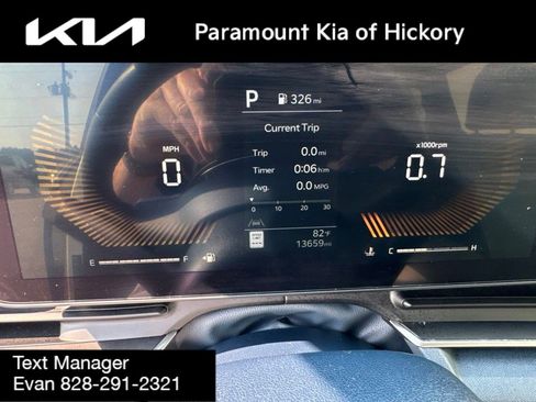 Used 2025 Kia Carnival EX FWD image 35