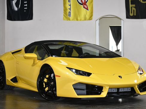 Used 2018 Lamborghini Huracan LP 580-2 image 3