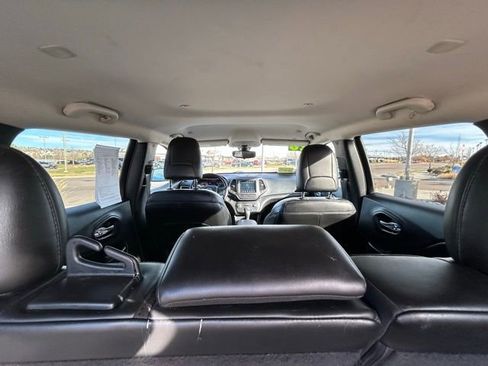 Used 2020 Jeep Cherokee Trailhawk w/ Cold Weather Group image 26