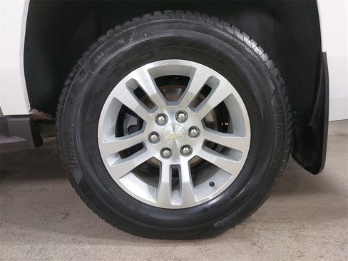 Used 2018 Chevrolet Suburban LT image 38