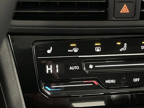 Used 2025 Volkswagen Jetta SE w/ Sunroof Package image 8