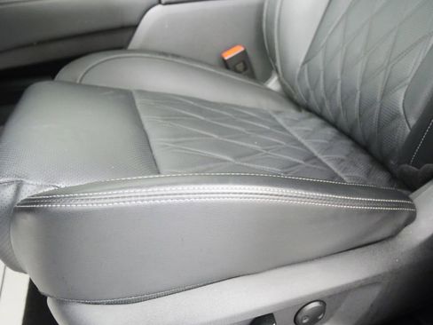 Used 2025 Nissan Rogue Platinum w/ Tech Package FWD image 9