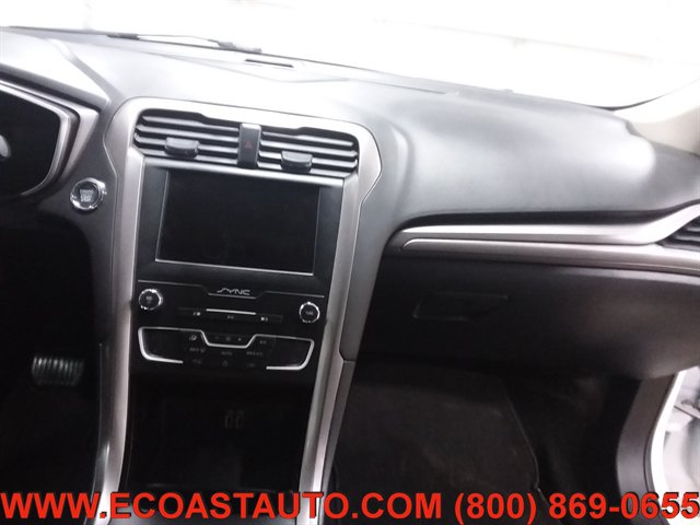 Used 2019 Ford Fusion SE FWD image 11