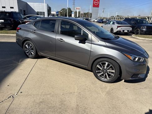 Used 2021 Nissan Versa SV image 10