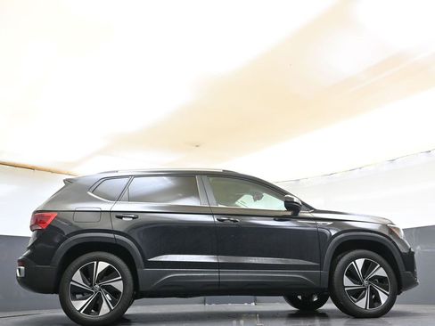 Certified 2024 Volkswagen Taos SE image 43