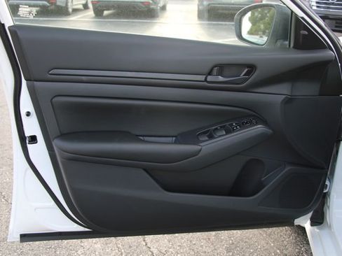Certified 2025 Nissan Altima 2.5 S FWD image 11