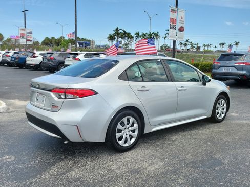 Used 2022 Toyota Corolla LE FWD image 12
