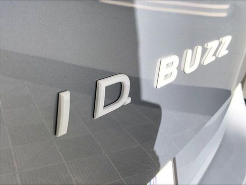 New 2025 Volkswagen ID. Buzz Pro S Plus RWD image 9