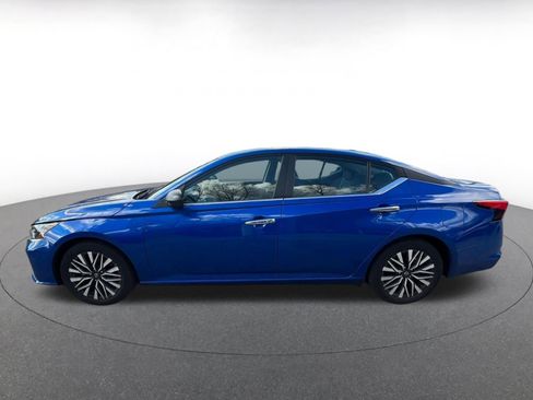 Used 2025 Nissan Altima 2.5 SV image 4