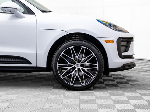 New 2026 Porsche Macan image 38