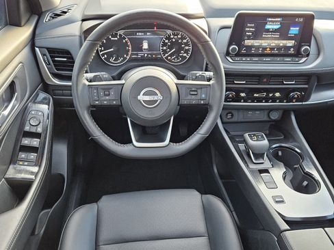 Used 2024 Nissan Rogue SV w/ SV Premium Package image 5