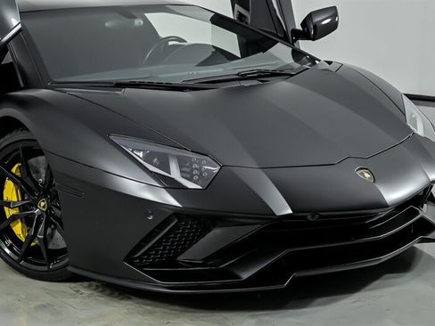 Used 2018 Lamborghini Aventador S AWD/4WD image 3