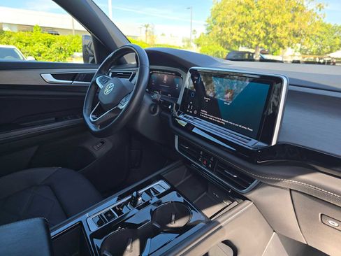 Used 2024 Volkswagen Atlas Cross Sport SE image 10