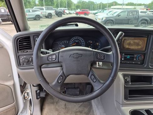 Used 2005 Chevrolet Tahoe Z71 w/ Preferred Equipment Group AWD/4WD image 13