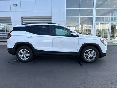 Used 2023 GMC Terrain SLE w/ Driver Convenience Package FWD image 8