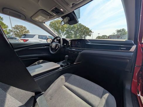 Used 2025 Toyota Camry LE FWD image 31