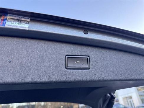 Used 2020 Volkswagen Tiguan SEL w/ 3rd Row Seat Package image 8