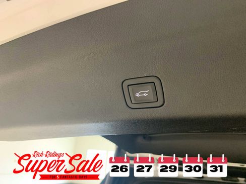 Used 2021 Chevrolet Tahoe Premier w/ Premium Package image 9