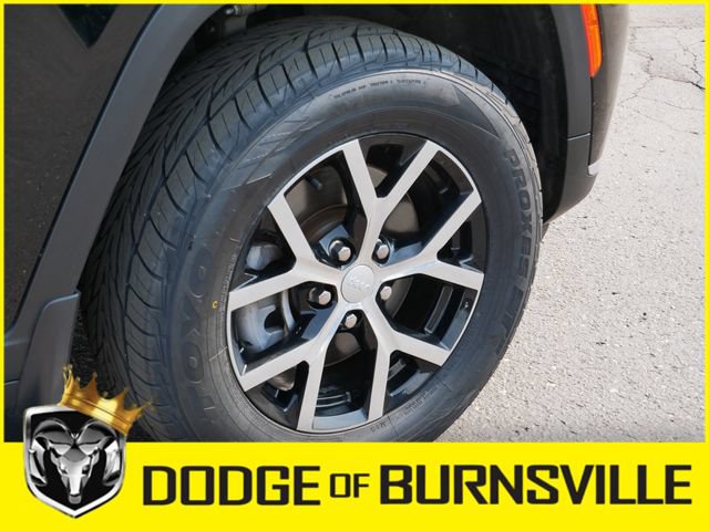 Used 2023 Jeep Grand Cherokee L Limited w/ MOPAR Finishing Package AWD/4WD image 10