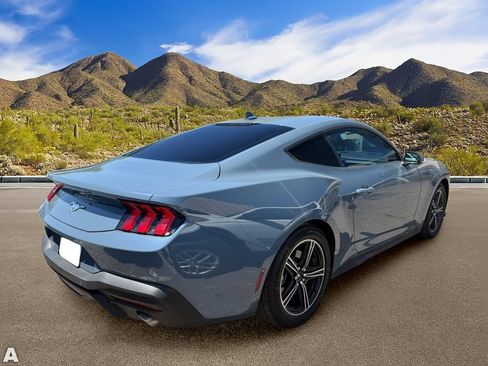 Used 2025 Ford Mustang Coupe RWD image 4