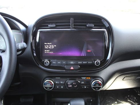Used 2023 Kia Soul S FWD image 26