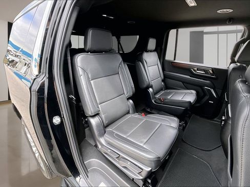 Used 2025 GMC Yukon XL Denali AWD/4WD image 26