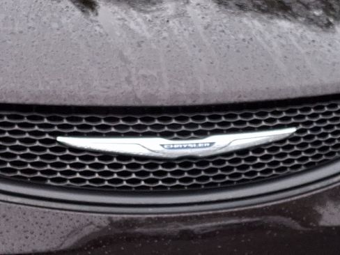 Used 2018 Chrysler Pacifica L FWD image 8