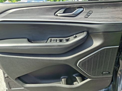Certified 2022 Jeep Grand Cherokee L Limited AWD/4WD image 13
