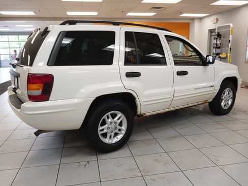 Used 2004 Jeep Grand Cherokee Laredo w/ Cold Weather Group AWD/4WD image 12