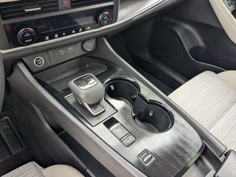 Used 2023 Nissan Rogue SV image 25