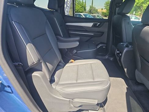 Certified 2025 Buick Enclave Preferred FWD image 28