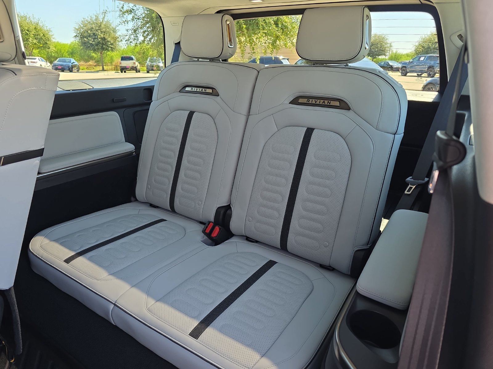 Used 2024 Rivian R1S Adventure Quad AWD/4WD image 32