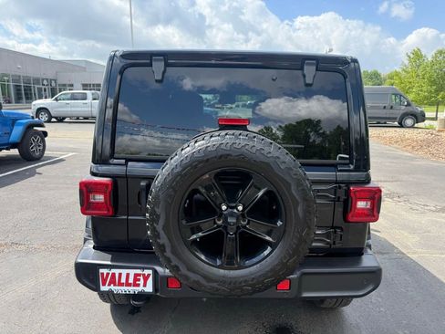 Certified 2022 Jeep Wrangler Unlimited Sahara AWD/4WD image 6