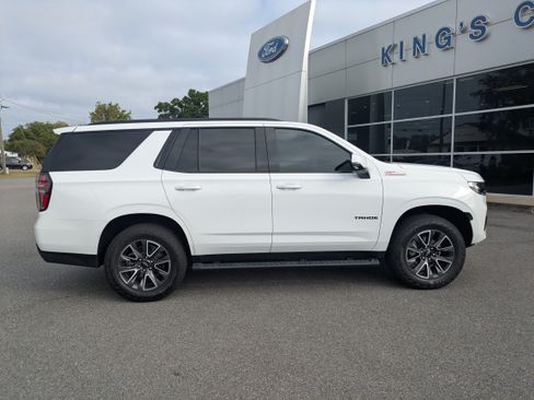 Used 2024 Chevrolet Tahoe Z71 w/ Luxury Package AWD/4WD image 3