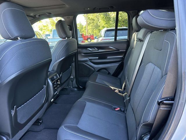 Certified 2025 Jeep Grand Cherokee Laredo X w/ Luxury Tech Group I AWD/4WD image 7