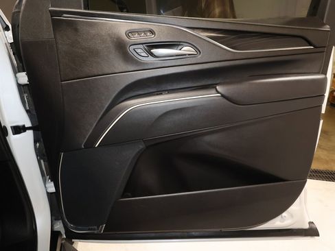 Certified 2024 Cadillac Escalade Sport w/ LPO, ONYX Package image 21