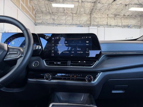 Used 2025 Chevrolet Equinox LT image 18