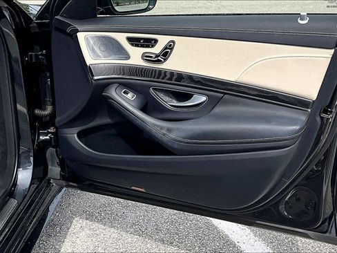 Used 2019 Mercedes-Benz S 560 Sedan image 23