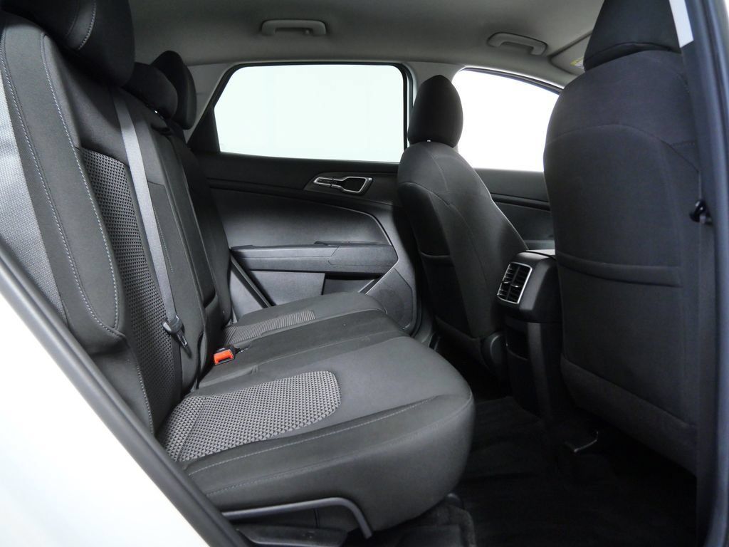 Used 2023 Kia Sportage LX AWD/4WD image 11