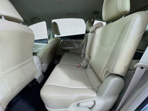 Used 2014 Toyota Prius V Five image 28