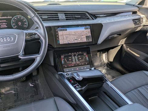 Used 2024 Audi Q8 e-tron Premium image 9