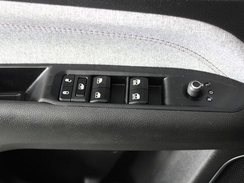 Used 2024 Jeep Compass Latitude w/ Sun and Sound Group AWD/4WD image 23