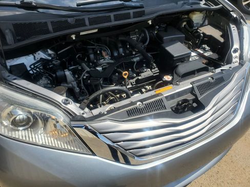 Used 2017 Toyota Sienna XLE w/ XLE Navigation Package FWD image 60