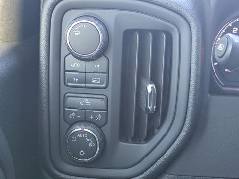 Used 2025 Chevrolet Silverado 1500 Custom image 25