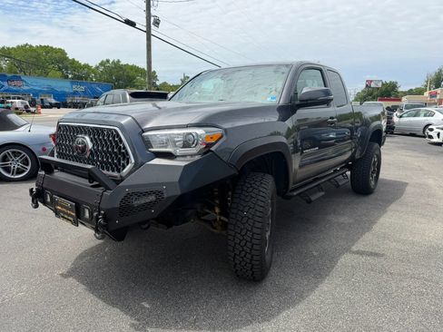 Used 2019 Toyota Tacoma TRD Off-Road AWD/4WD image 7