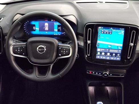 Certified 2026 Volvo XC40 B5 Plus AWD/4WD image 27